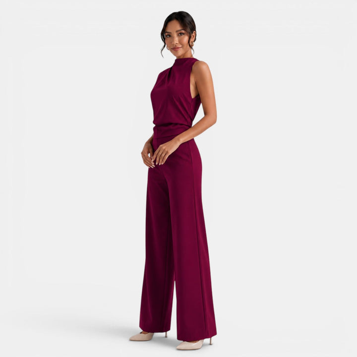 Mono pierna ancha para mujer, silueta elegante y hombros al descubierto.