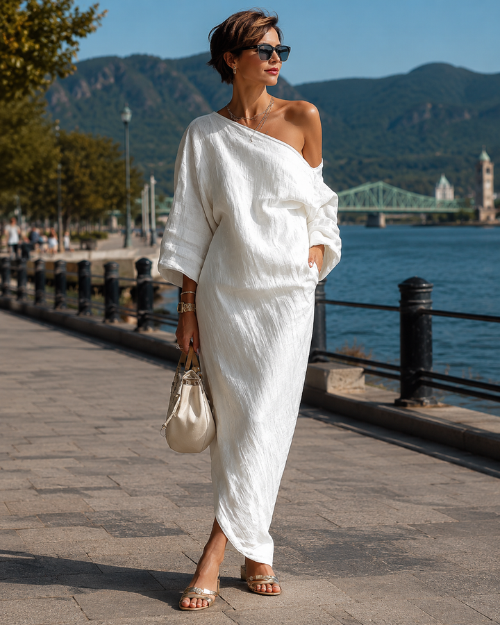 Vestido blanco maxi asimétrico de un hombro para mujer. Diseño fluido y fresco, ideal para verano o boda civil.