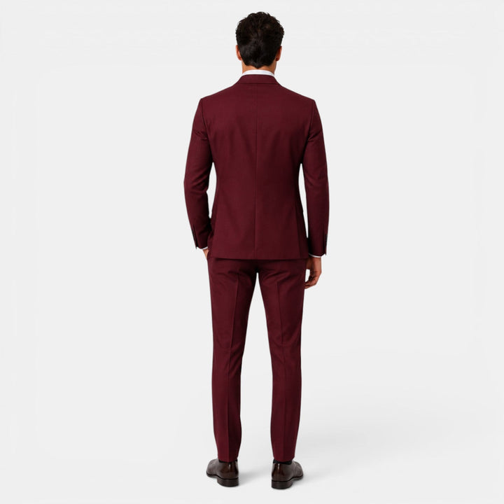 Traje de hombre elegante. 3 piezas slim fit. Lujo y distinción para eventos exclusivos.