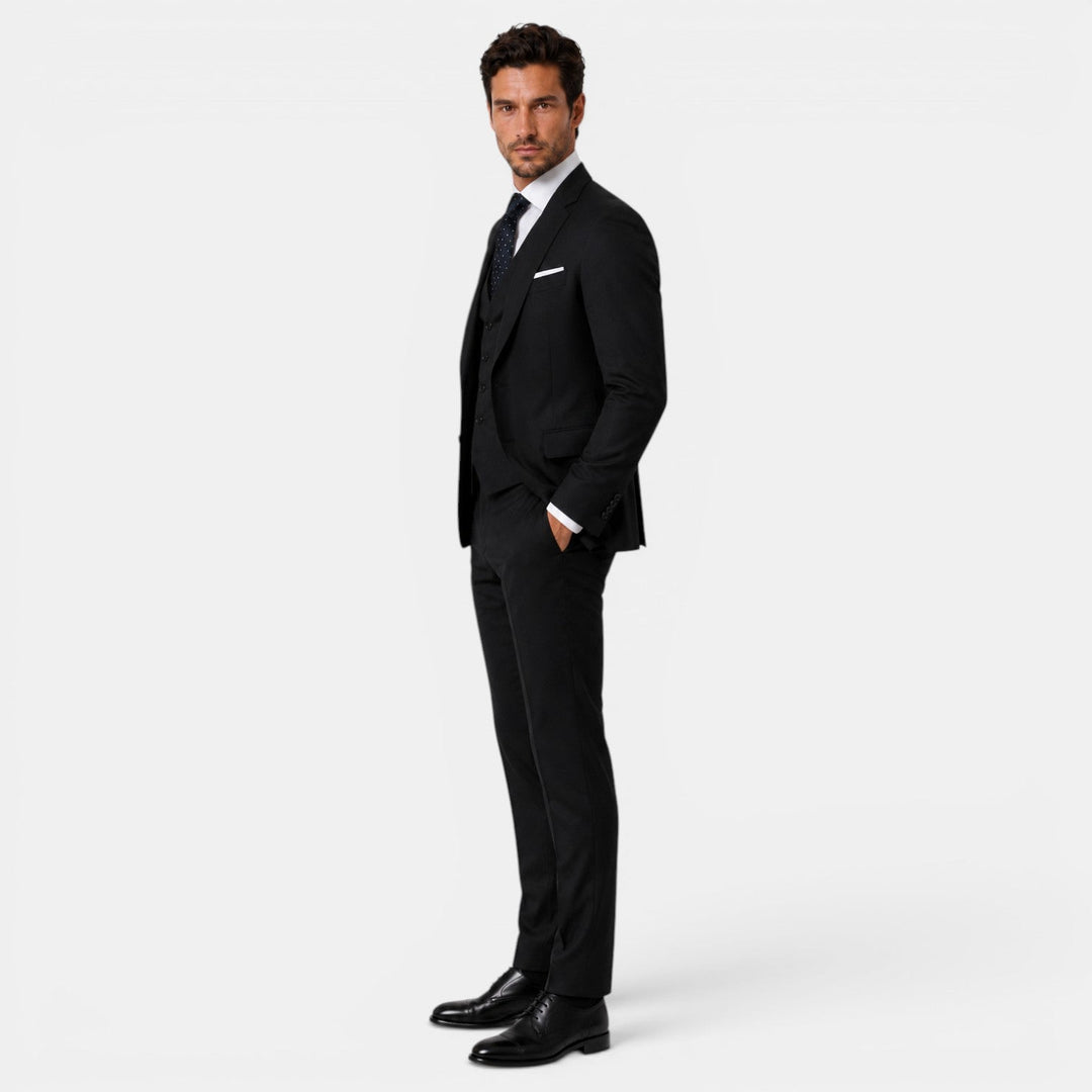 Pantalón de traje slim fit. Parte del conjunto 3 piezas elegante de hombre para eventos.