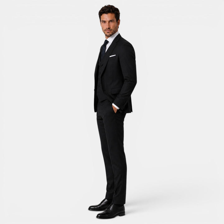 Pantalón de traje slim fit. Parte del conjunto 3 piezas elegante de hombre para eventos.