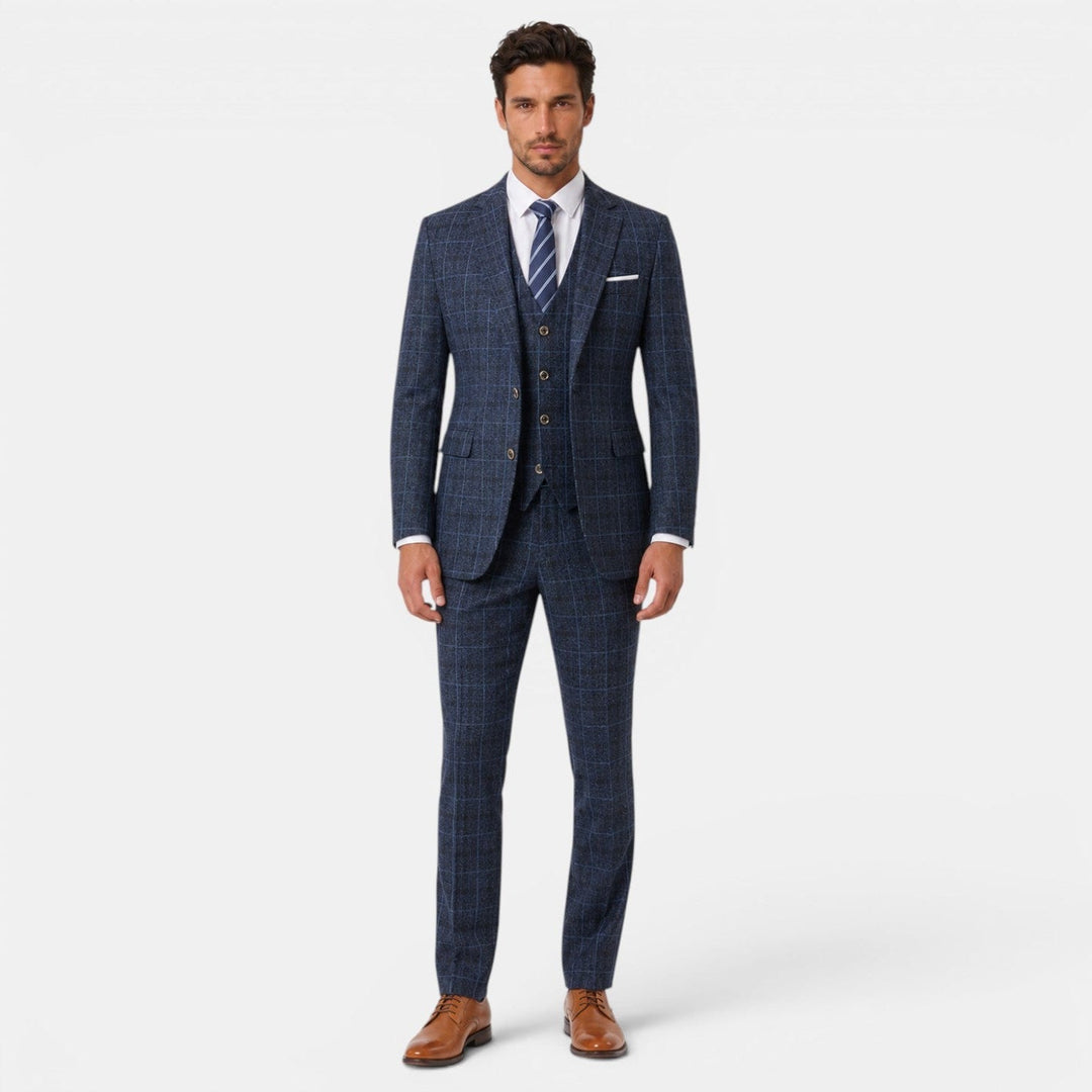 Traje de hombre a cuadros 3 piezas, elegante y formal para bodas o eventos importantes. Moda masculina sofisticada.