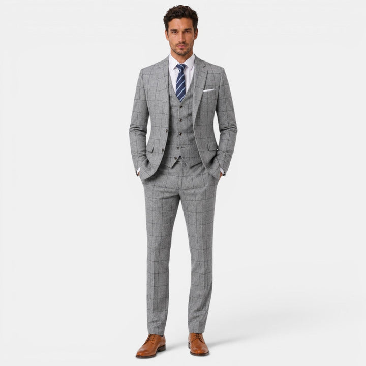 Traje moderno de hombre a cuadros 3 piezas, ideal para la moda masculina actual y eventos formales.