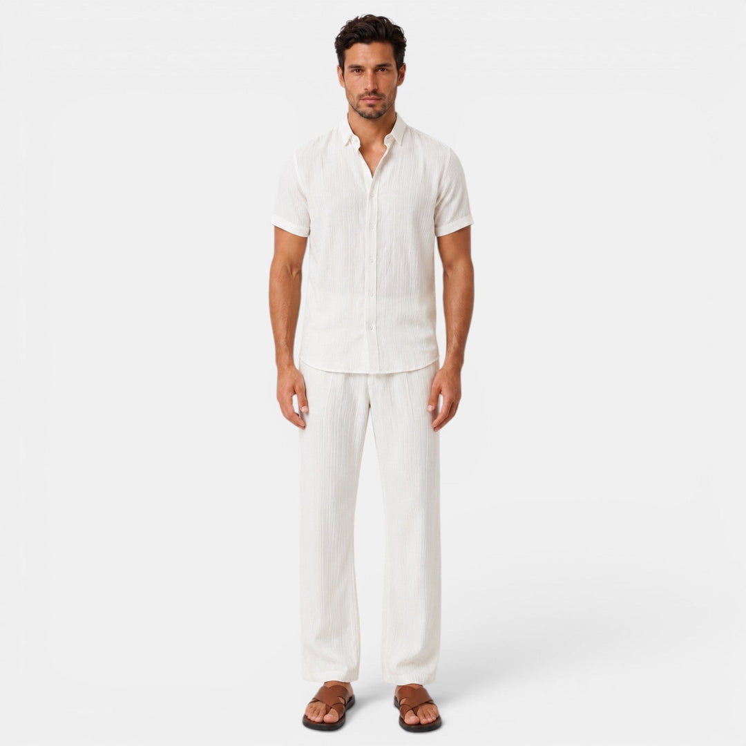 Conjunto casual de verano para hombre: camisa manga corta y pantalón corto, estilo fresco y moderno.