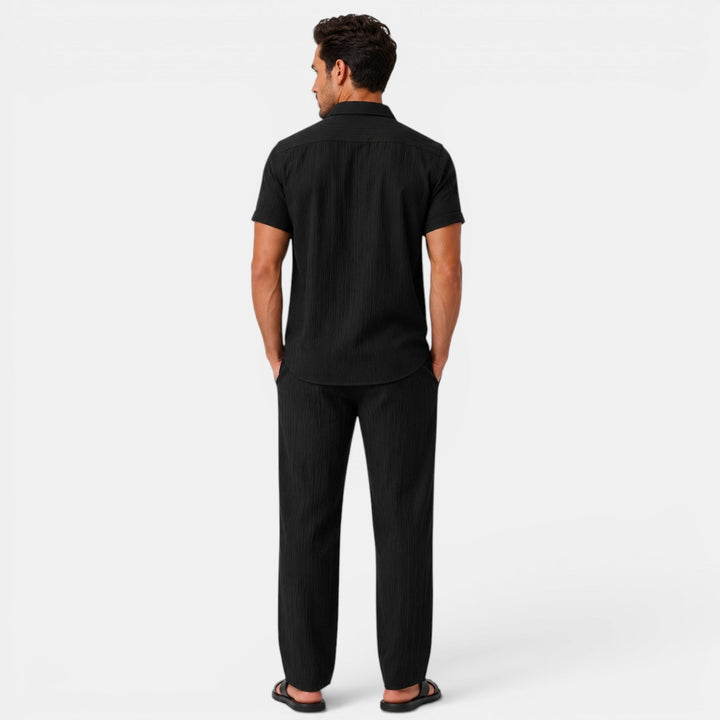 Conjunto masculino fresco y moderno de verano, dos piezas, ropa casual ideal para vacaciones.