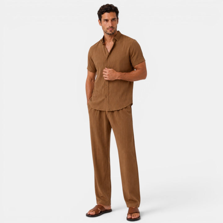 Conjunto de hombre fresco y cómodo, perfecto para días casuales de verano, diseño moderno.