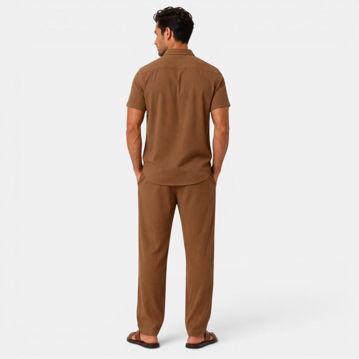 Conjunto masculino versátil para verano: estilo casual, fresco, dos piezas para hombre.