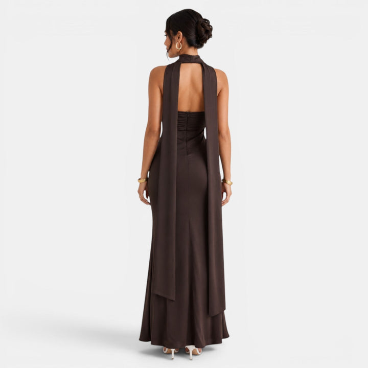 Vestido de noche largo en satén y encaje, ideal para ocasiones especiales y fiesta de mujer.
