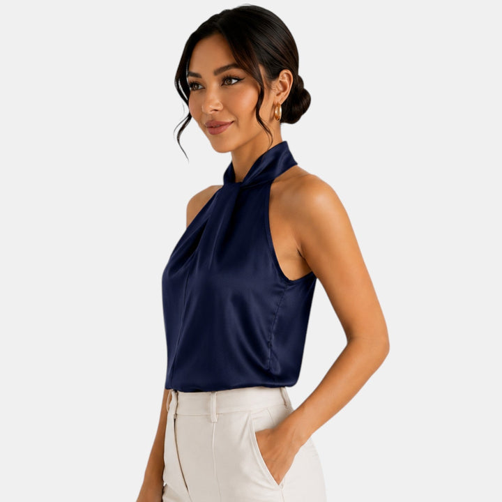Elegante top halter, ideal para combinar en looks de fiesta.
