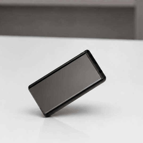 Dispositivo de audio portátil. Grabadora de voz digital compacta con activación por voz ideal para notas y entrevistas.