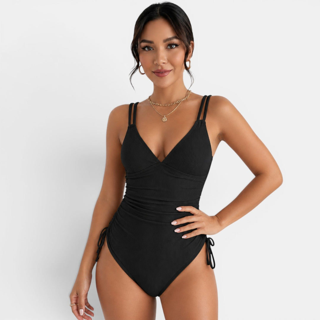 Traje de baño femenino con escote V y tirantes. Bañador elegante, ideal para un look veraniego en la playa o piscina.