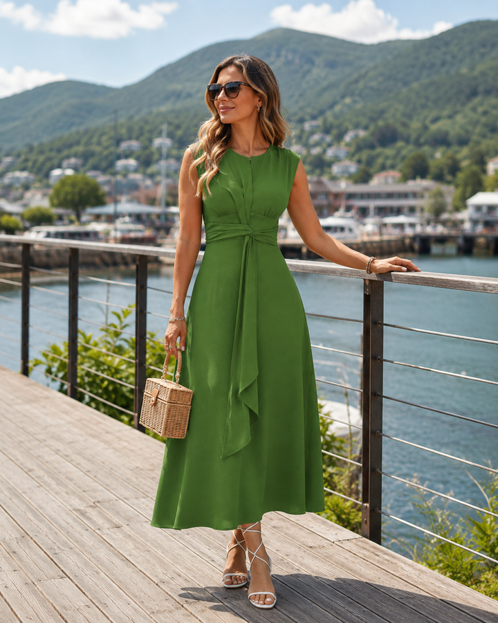 Vestido largo elegante drapeado sin mangas para mujer. Verano fluido y versátil.