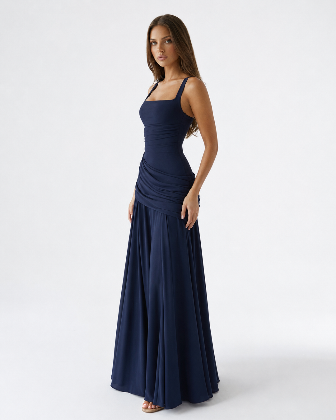 Vestido largo de mujer, estilo maxi, escote cuadrado, drapeado elegante para ocasiones especiales.