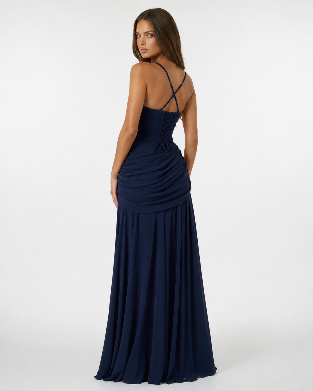 Vestido maxi de moda con escote cuadrado, drapeado y tirantes ajustables para mujer elegante.