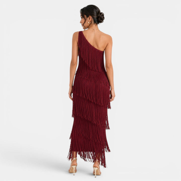 Elegante vestido de fiesta azul para mujer, con sofisticado escote y cascada de flecos. Ideal para celebraciones.