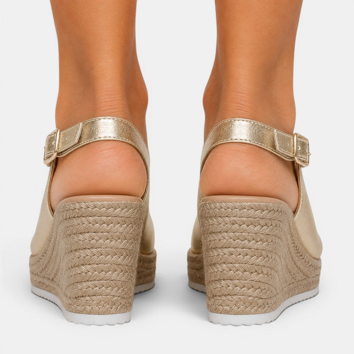 Sandalias cuña mujer cómodas. Calzado femenino elegante para verano, disponibles en negro, beige y oro.