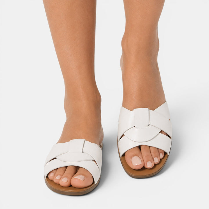 Cómodas sandalias planas trenzadas para mujer, estilo de verano y moda femenina. Punta cuadrada.