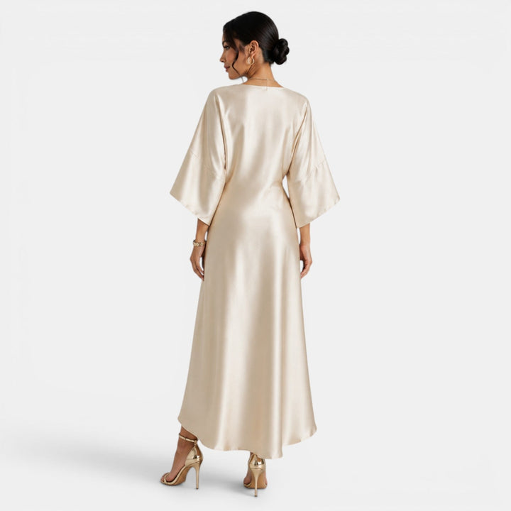 Vestido de fiesta largo satén, corte fluido, muy chic y moderno para cualquier celebración.