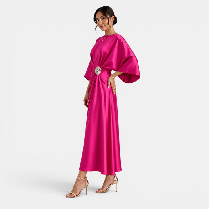 Elegante vestido satinado con perlas para mujer, ideal para bodas, fiestas y ocasiones.