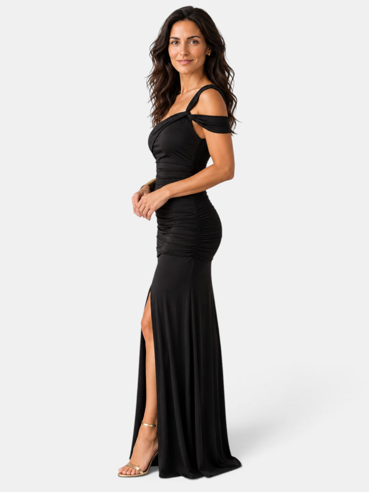Vestido de noche negro elegante para mujer, corte ajustado vintage, perfecto para celebraciones.