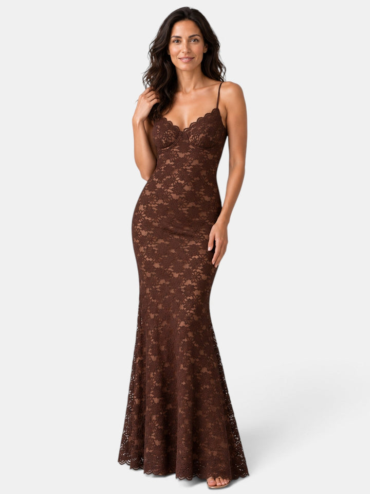 Vestido de fiesta sofisticado en encaje transparente, disponible en negro, beige y marrón.