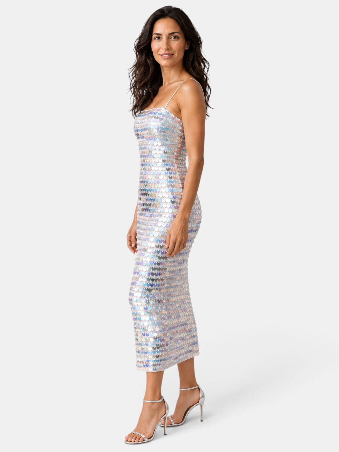 Elegante vestido midi de lentejuelas para fiesta de mujer, estilo glamuroso y chic para cócteles.