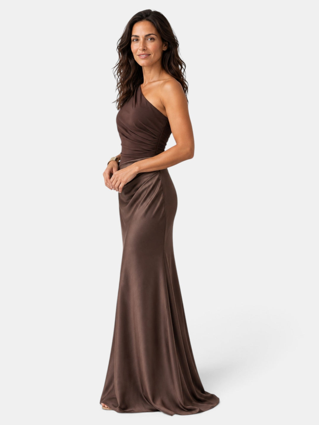 Vestido de fiesta largo de mujer con diseño de un hombro fruncido, perfecto para celebración.