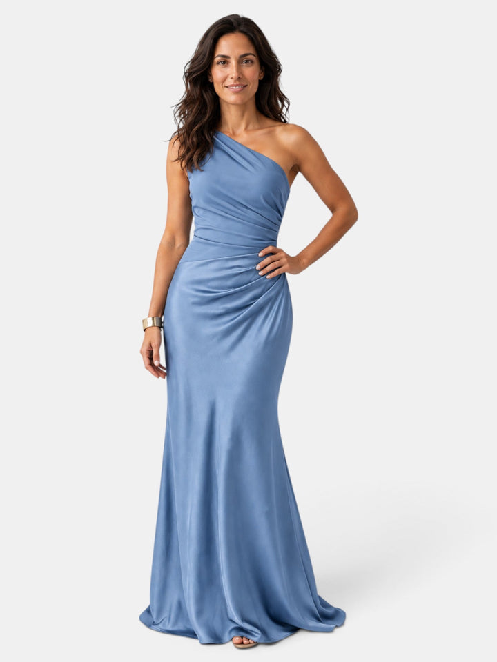Vestido largo de mujer, fruncido y elegante, con un hombro. Perfecto para fiestas y eventos especiales.