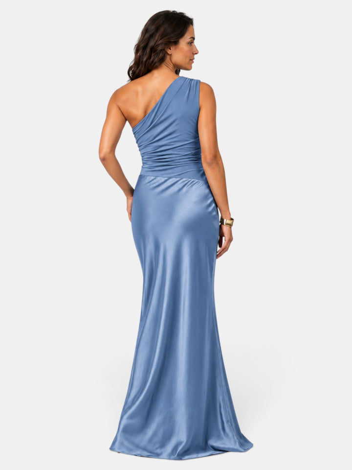 Vestido largo de mujer para fiesta, fruncido, con un hombro. Elegancia en tu celebración de gala.
