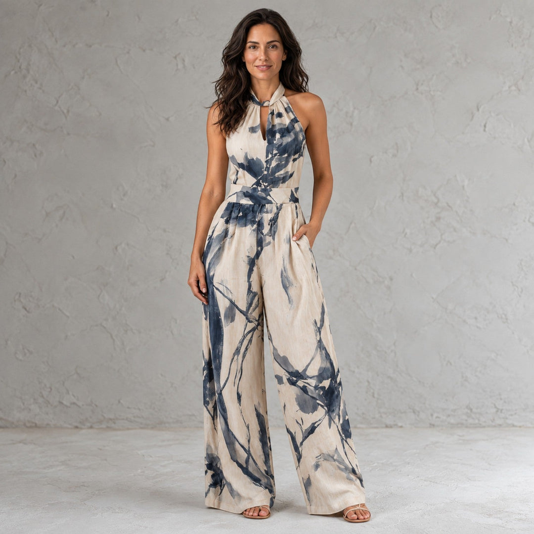 Mono mujer elegante beige con cuello halter y pierna ancha. Ideal para eventos de primavera/verano.