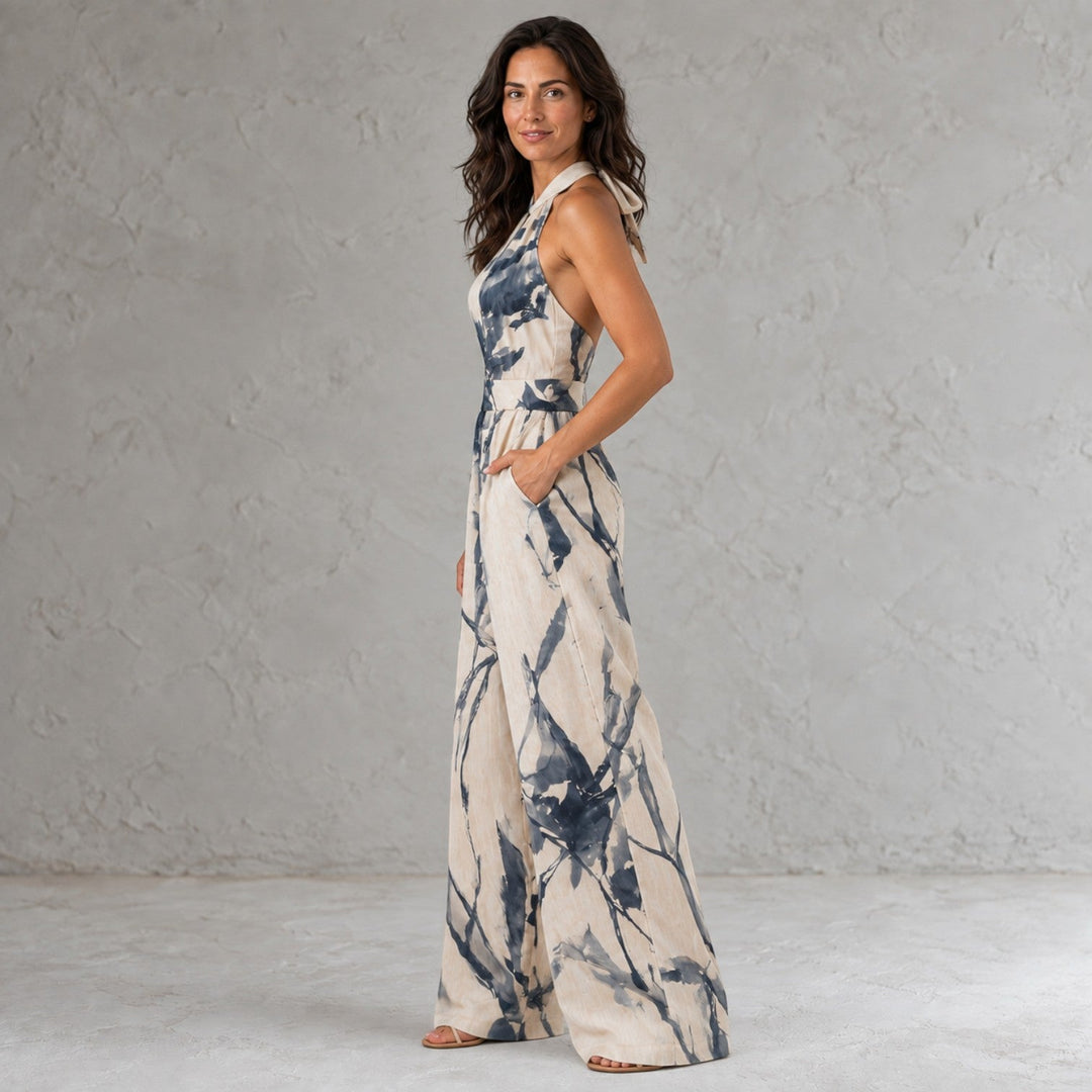 Mono mujer beige halter de pierna ancha. Atuendo versátil para un look elegante y casual chic.