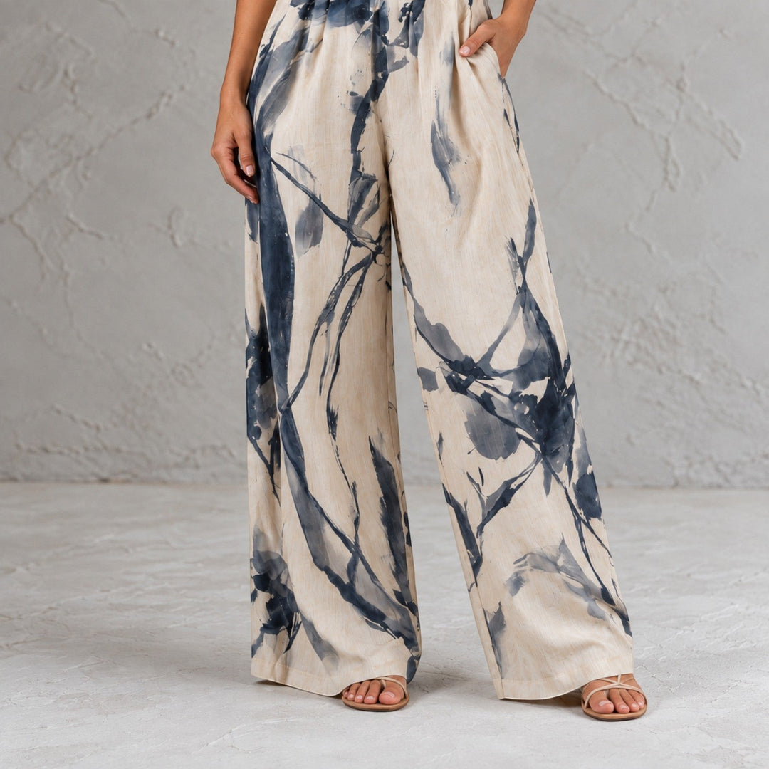 Mono mujer elegante, beige con detalle halter. Mono de pierna ancha, ideal para moda versátil y confortable.