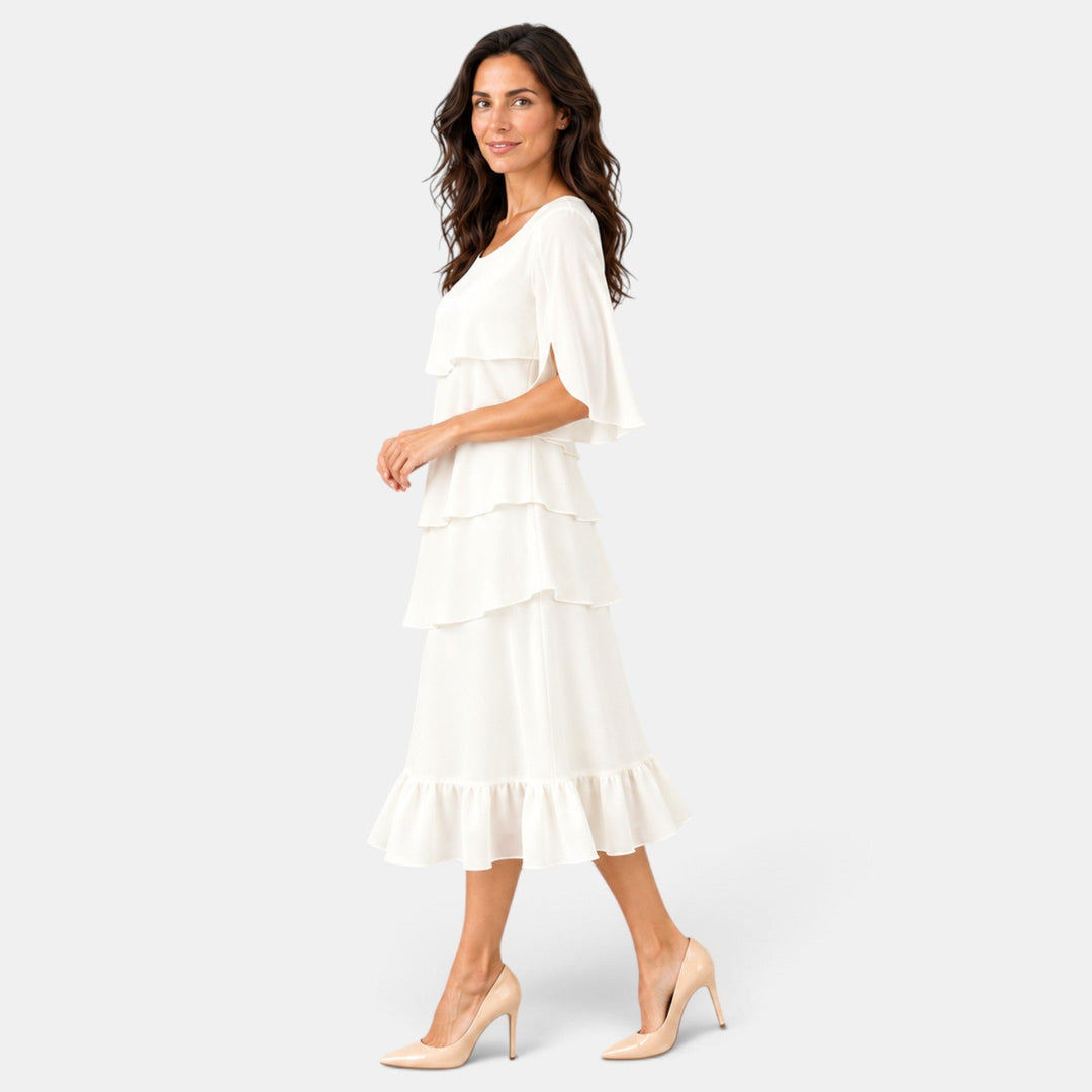 Vestido midi de corte elegante para invitada de boda, con volantes decorativos y mangas abiertas que añaden estilo.