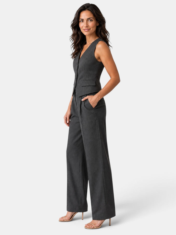 Moda femenina: conjunto dos piezas de chaleco y pantalón ancho. Un outfit elegante y versátil.