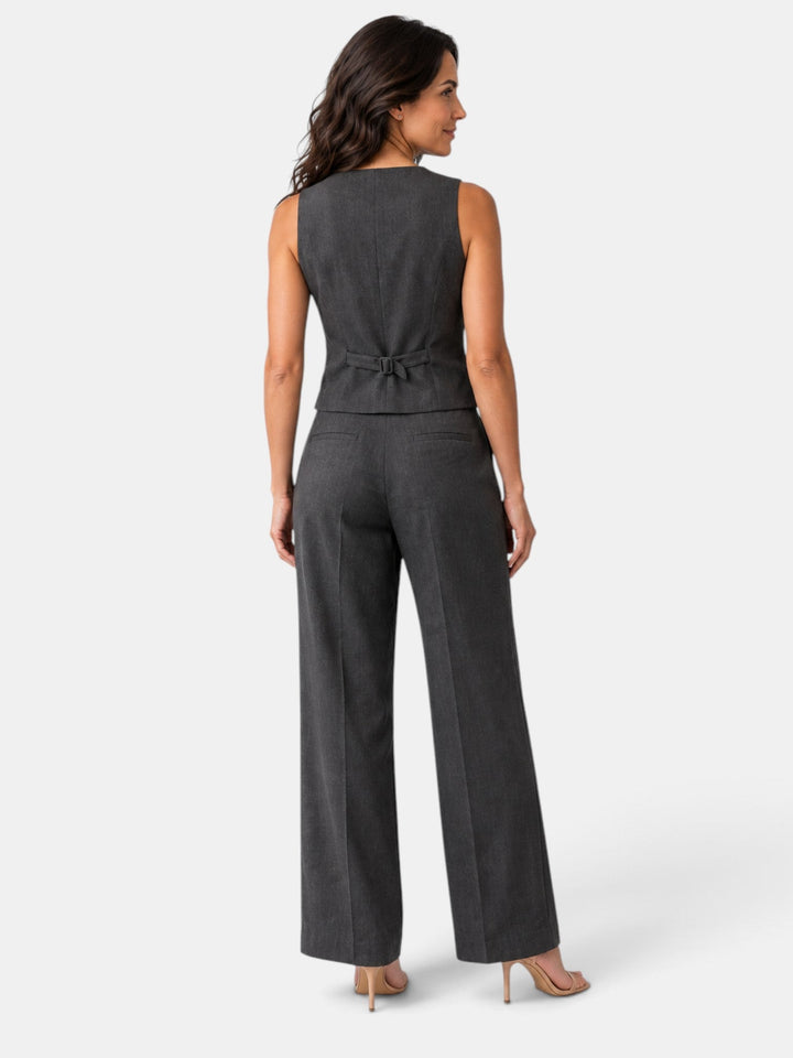 Conjunto de oficina para mujer: chaleco y pantalón ancho. Ropa elegante y cómoda para el trabajo.
