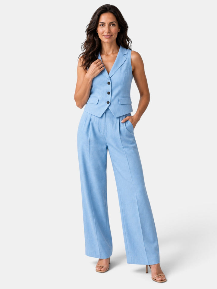 Comodidad y estilo: conjunto de chaleco y pantalón ancho. Moda femenina elegante y moderna.