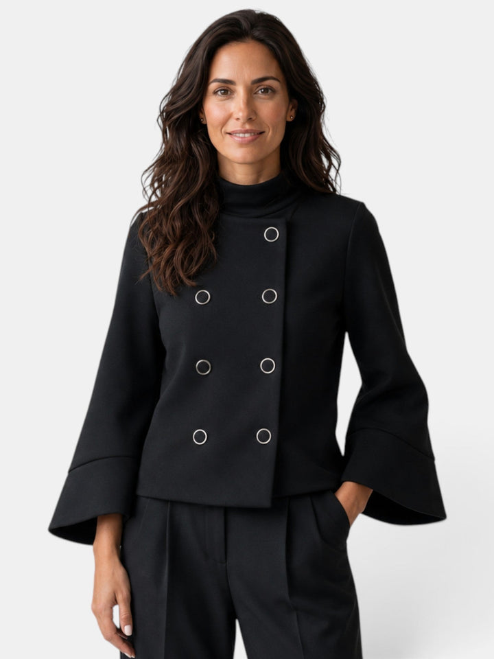 Chaqueta capa elegante para mujer, estilo sofisticado. Abrigo versátil de moda femenina para otoño/invierno.