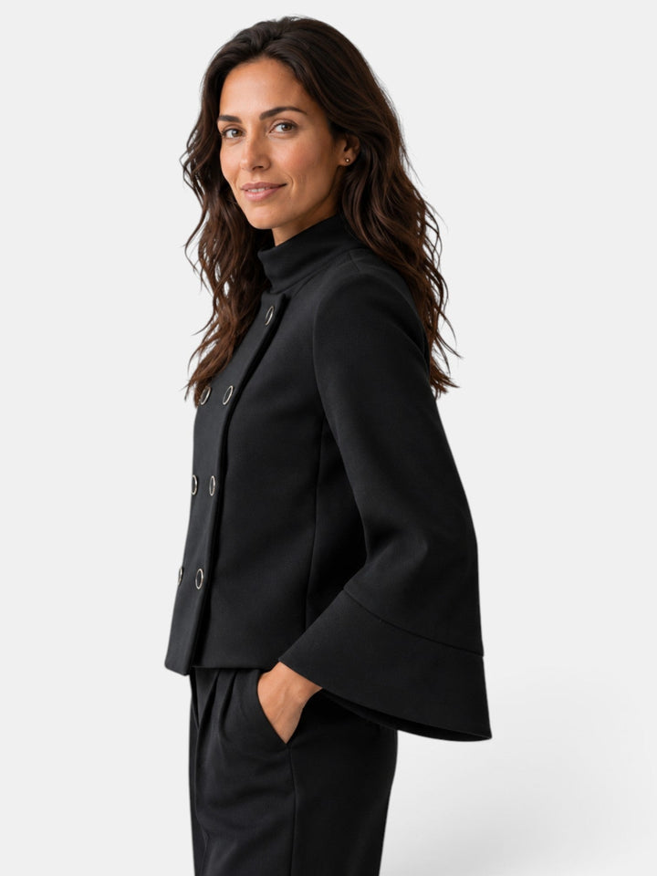 Capa chaqueta mujer sofisticada, ideal para oficina o casual. Abrigo elegante de moda femenina para otoño.