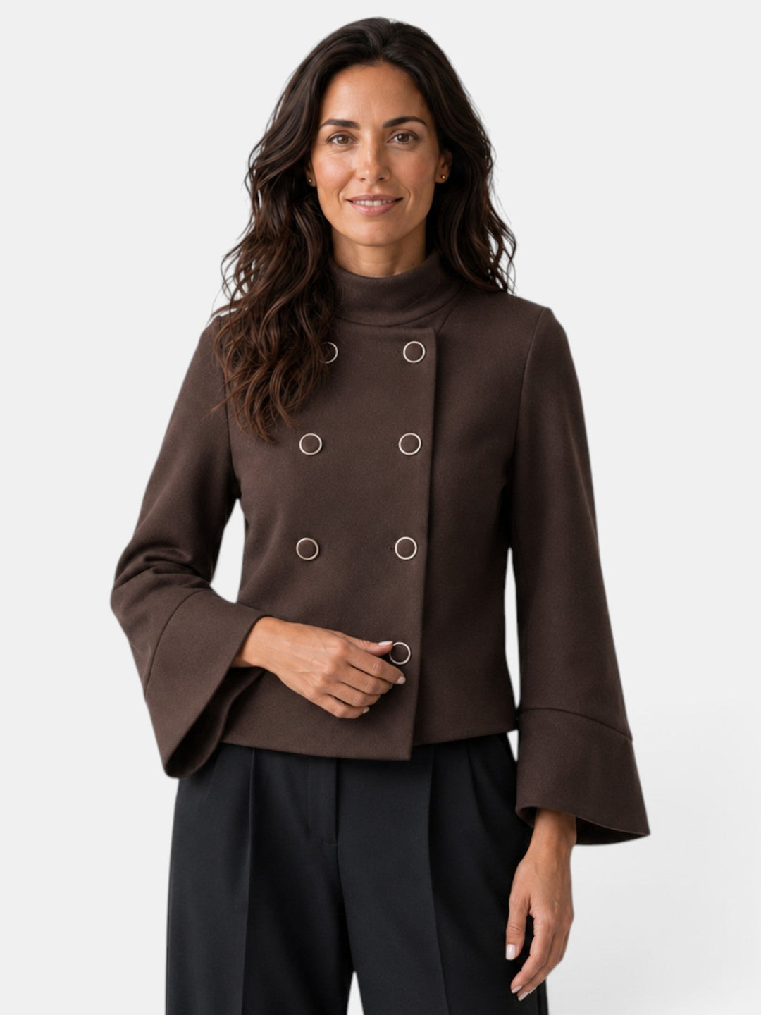 Moda femenina: chaqueta capa elegante para mujer con diseño sofisticado. Abrigo de otoño/invierno versátil.