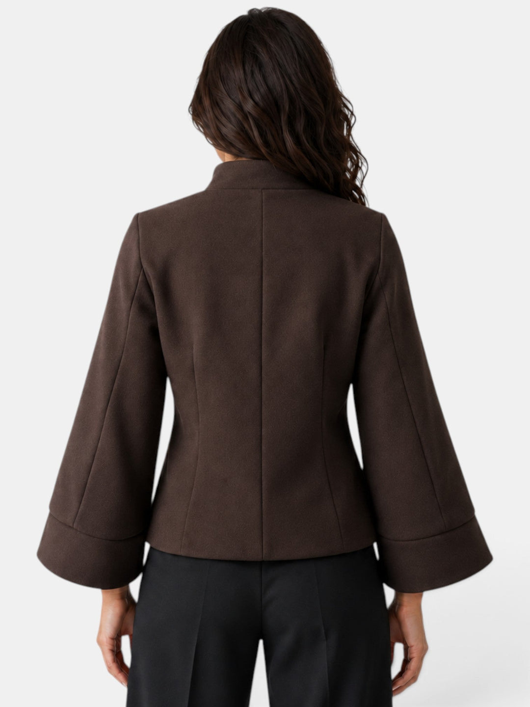 Chaqueta capa de mujer para otoño/invierno, diseño elegante y sofisticado. Abrigo de moda femenina versátil.