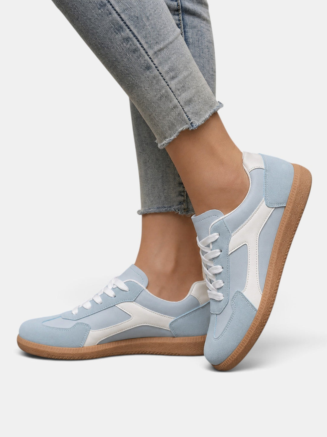 Par de zapatillas casuales de mujer, modernas y muy cómodas para tu día a día.