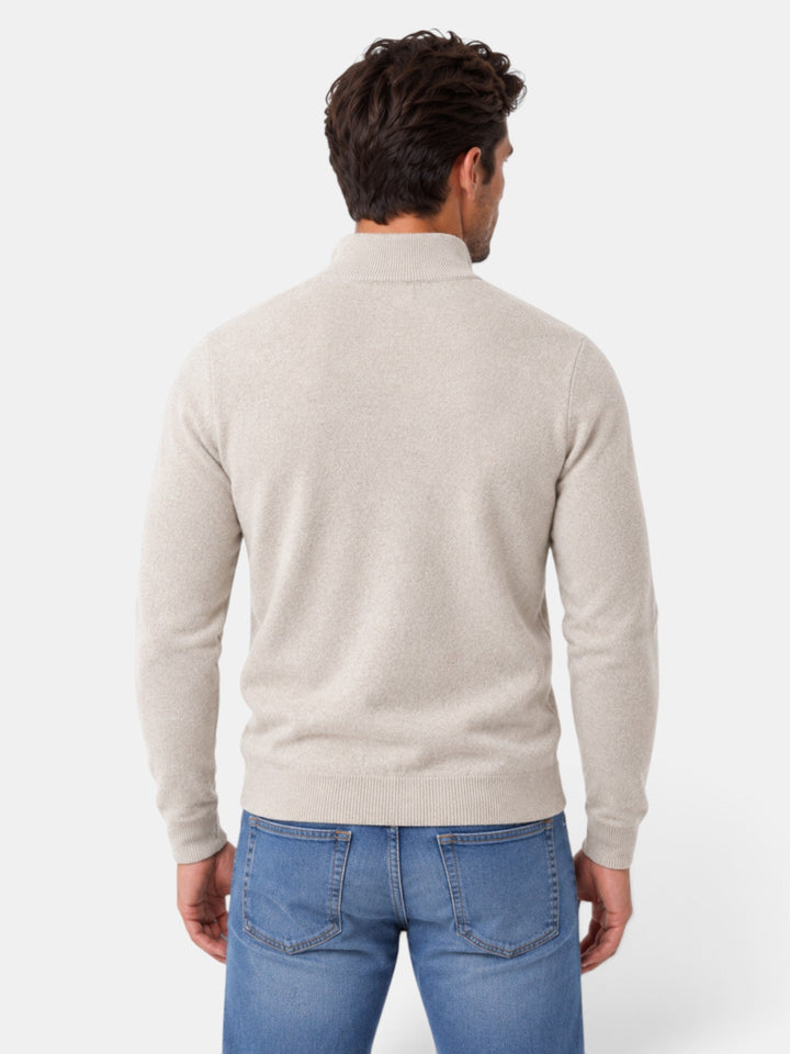Moda masculina: suéter elegante cuello V, perfecto para ocasiones formales.