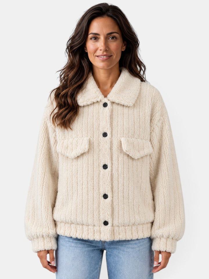 Chaqueta teddy de mujer con cuello, suave y cálida para invierno y otoño. Estilo elegante.