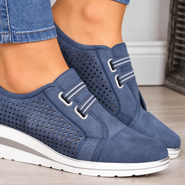 Zapatos de mujer con cuña, cómodos y con soporte ortopédico. Ideal para el uso diario en primavera-verano.