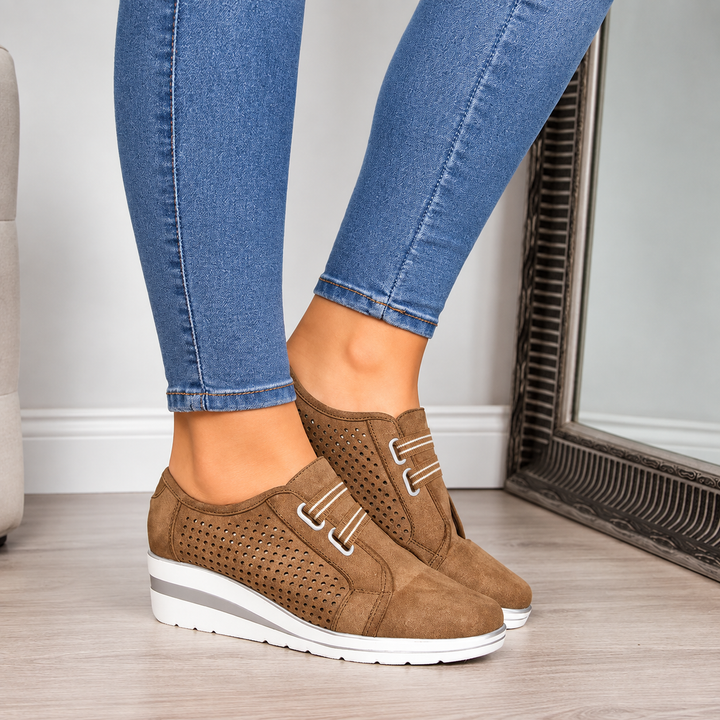 Calzado femenino de cuña, ortopédico y cómodo. Zapatos elegantes para mujer, perfectos para el día a día.