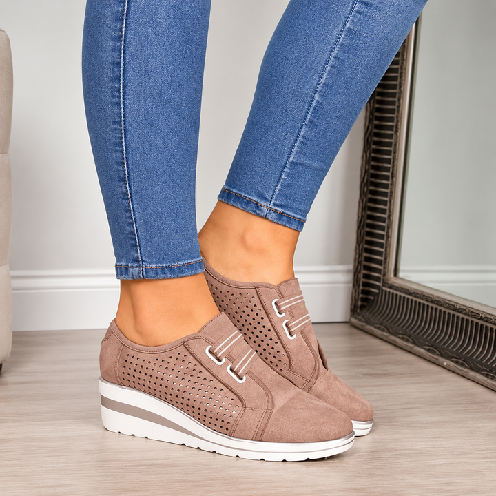 Zapatos de mujer de cuña, frescos y cómodos para primavera-verano. Calzado ortopédico elegante y casual.