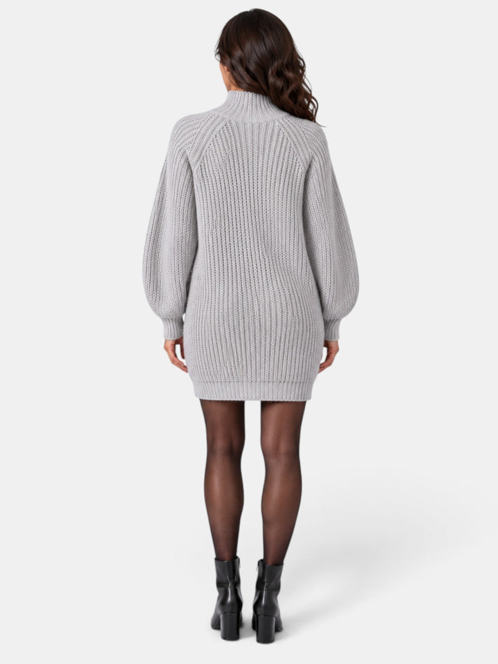 Suéter oversize cálido con cuello alto para mujer. Un toque elegante para la moda casual de invierno.
