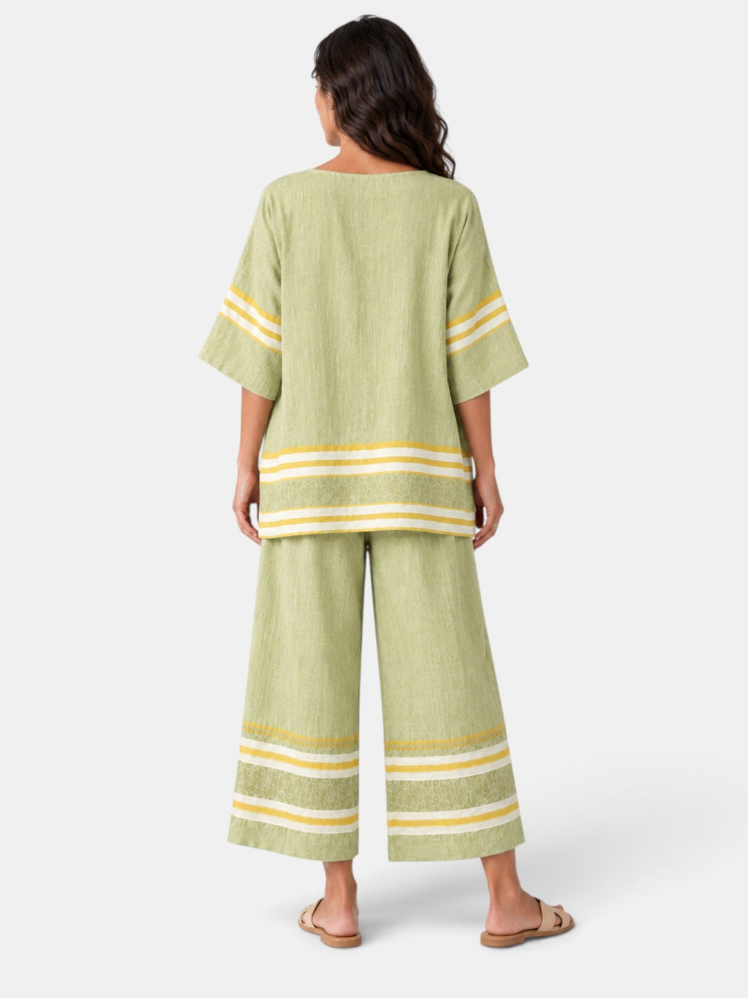 Conjunto rayas mujer de dos piezas: top asimétrico y pantalón culotte, estilo moderno y cómodo para el verano.