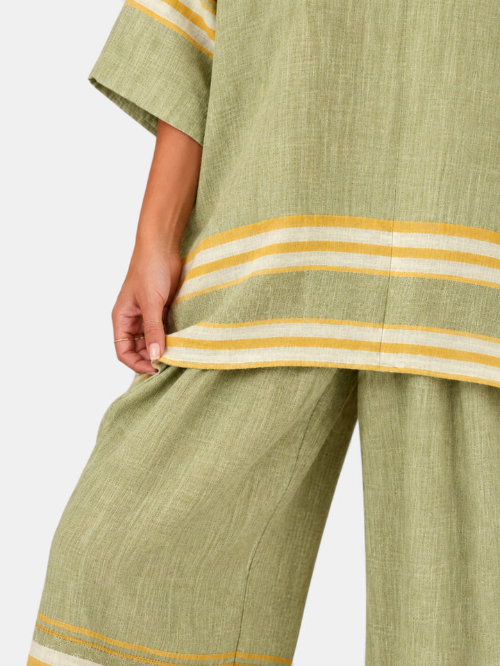 Conjunto elegante de dos piezas para mujer, con top asimétrico y culotte, ropa cómoda y moderna para cualquier ocasión.