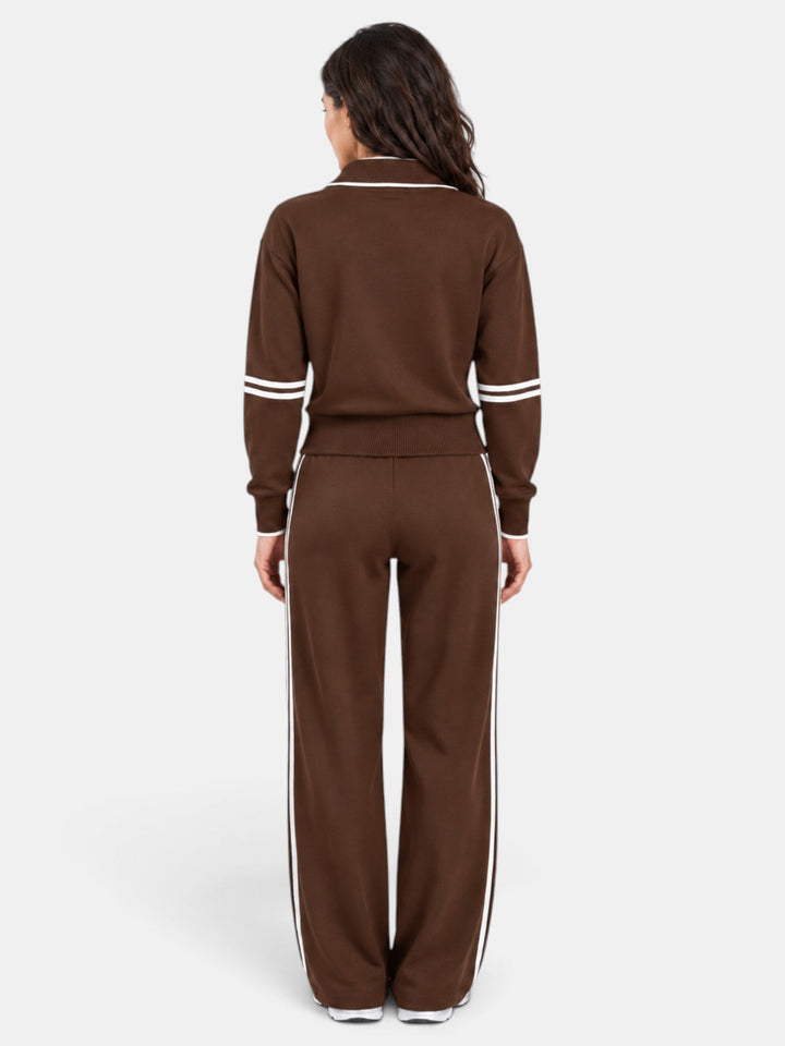 Ropa de mujer elegante y casual. Conjunto moderno de cuello alto y pantalón ancho. Atuendo versátil y cómodo.